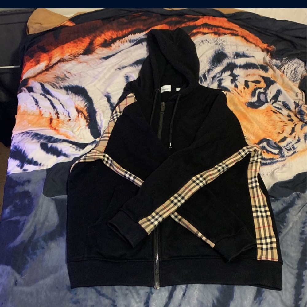 Men’s Burberry zip up hoodie size XL